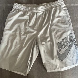 Nike SB shorts Size XL BNWT